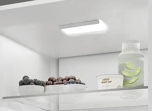 The Hotpoint Total No Frost 50/50 Fridge Freezer features easily adjustable shelves.