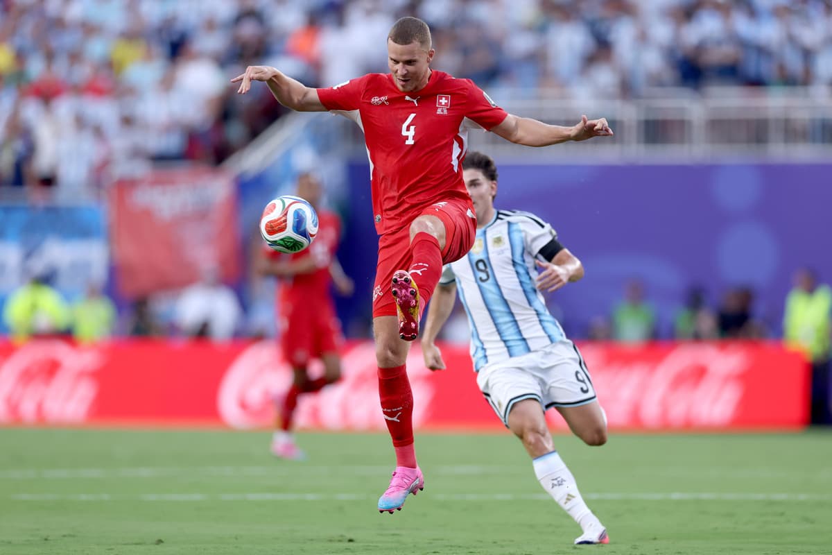 Leeds United transfer news: Joël Piroe statement, Nico Elvedi announcement ...