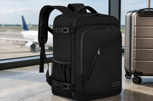 The WENIG 40x30x20cm backpack has a laptop compartment, suitcase-style opening and multiple pockets for work, university and travel