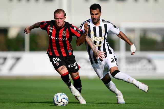 Leeds United look set to sign left-back Melvin Bard today.