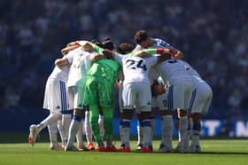 The Leeds United players huddle at the Amex.