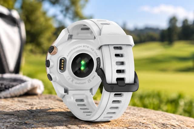 Built for long days on the course: the lightweight Garmin Approach S70 and its soft, flexible strap.