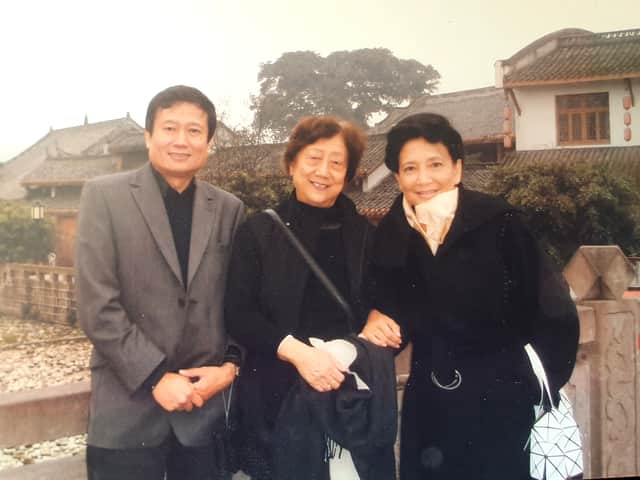 Zhang with his sister and late mother