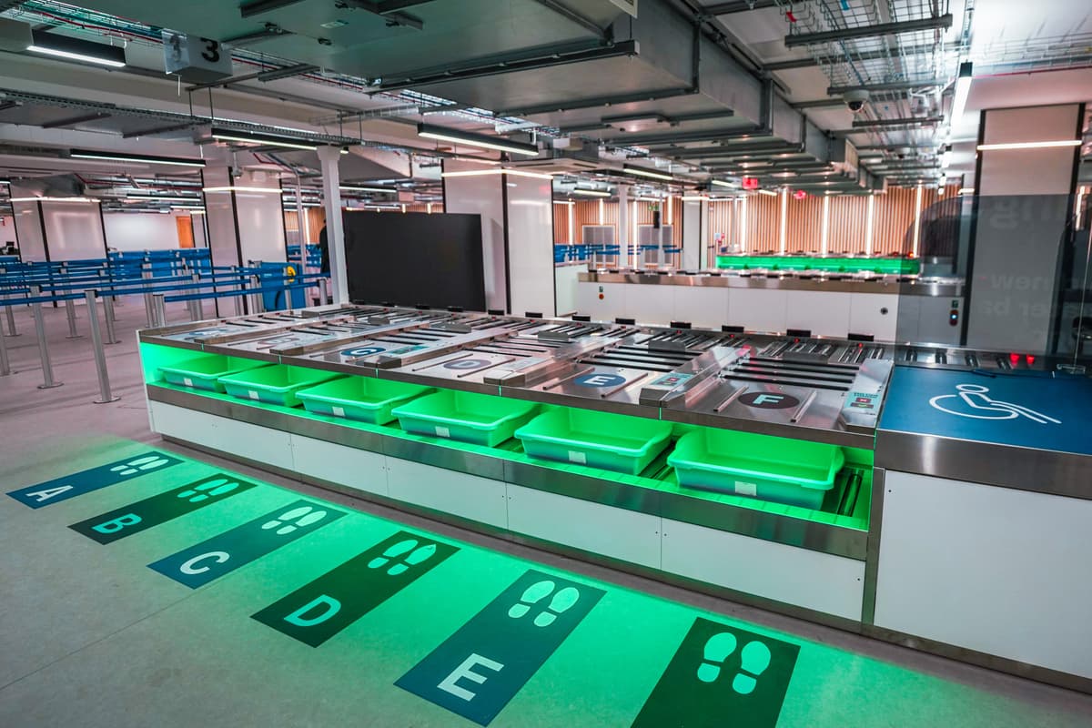 Flughafen Leeds Bradford eröffnet neue Sicherheitszone mit deutlichen ...