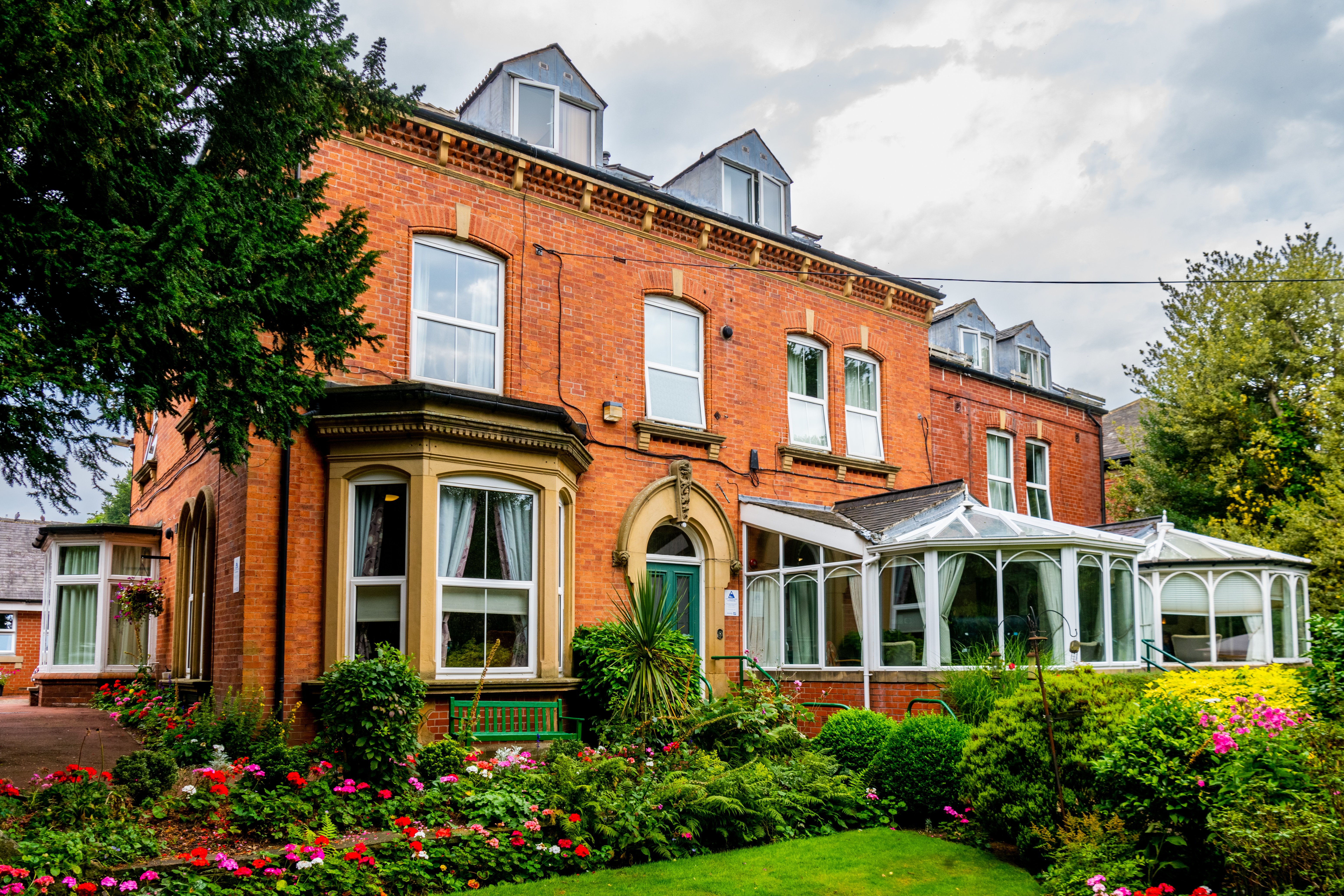 Plans agreed to turn former Leeds care home into alcohol rehab centre