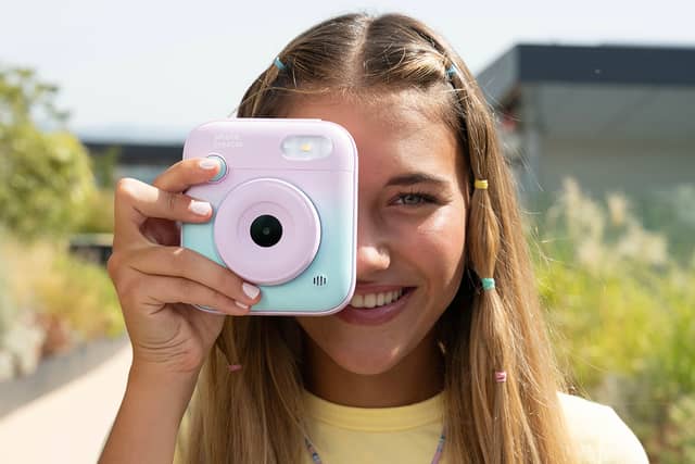 The camera lets users take multiple pictures before choosing which ones to print out