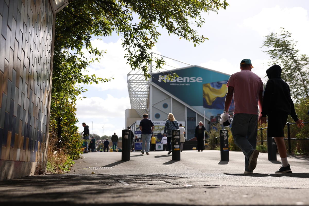 Leeds United issue update on Manchester United matchday travel with warning to supporters