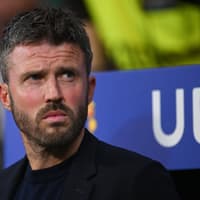 Triple Manchester United injury concern vs Leeds United as Michael Carrick confirms Lisandro Martinez decision