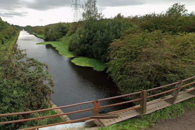 Councillors have approved plans for a housing development next to the Aire and Calder Navigation in Wakefield