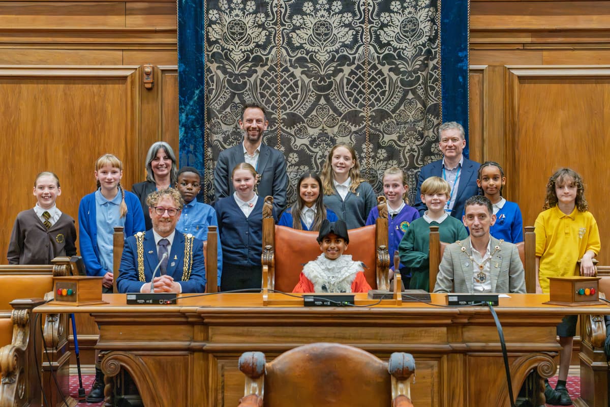 Der neue Kinderbürgermeister von Leeds verspricht nach seinem knappen ...