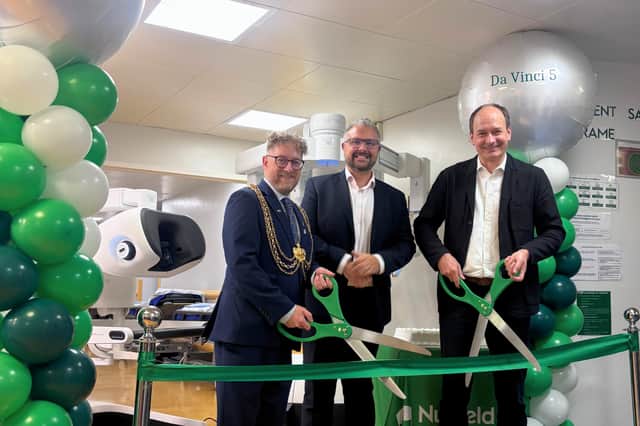 Lord Mayor Stephen Holroyd, Hospital Director Andrew Webster, and Nuffield Health CEO Alex Perry unveil the da Vinci 5