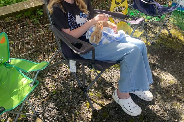 Flo Staton, enjoying the Petting zoo