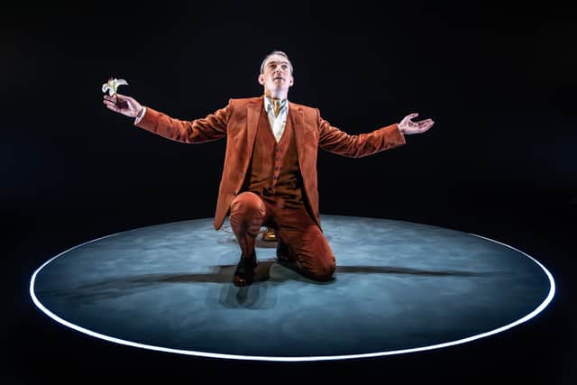 Alastair Whatley playing Oscar Wilde.