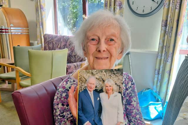 Evelyn with her card from The King