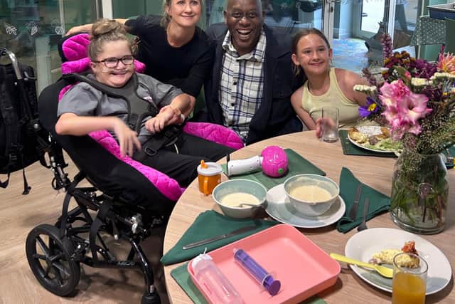 Ainsley Harriott meeting Martin House families
