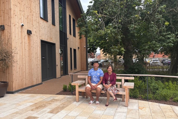 Leeds Rhinos shirt raises huge sum for Rob Burrow MND centre in Leeds