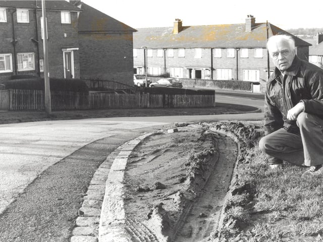 Residents on a Halton estate started 'trench warfare' against heavy lorries and speeding cars. Selby Road Tenants Association claimed drivers churn up grass verges on Carden Avenue and Kyffin Avenue.