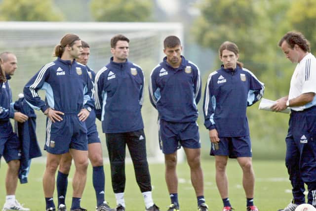 CLOSE: Marcelo Bielsa, right, gives instructions to his Argentina squad including Mauricio Pochettino, third left with pony tail, during the 2002 World Cup. Photo by DANIEL GARCIA/AFP via Getty Images.