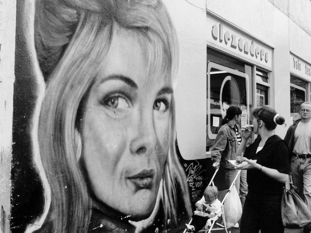 Do you remember this mural, pictured in July 1993, on the wall at the Market Place Project on Kirkgate?