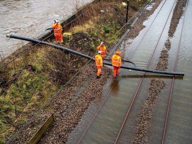 There is also now a weather warning in place for snow and ice in Leeds.