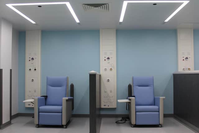 The treatment suite of sixbeds, 11 treatment chairs and one procedure roomhas enough space for 18 patients.