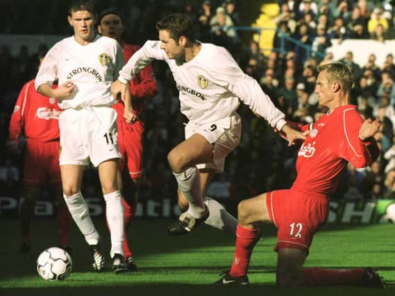 Mark Viduka of Leeds gets past Sami Hyypia of Liverpool (Pic: Alex Livesey/ALLSPORT)