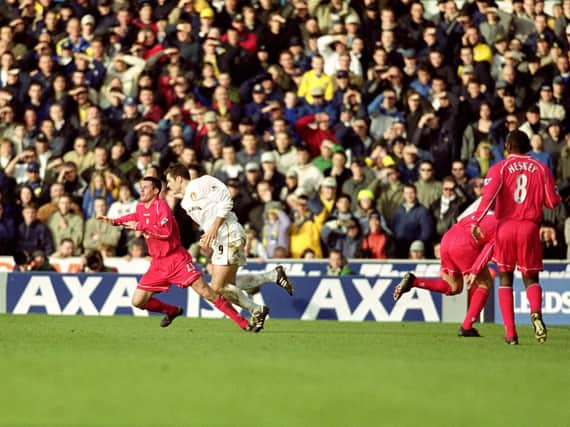 Mark Viduka taking the ball past Jamie Carragher, who feels that Leeds United team deserved a trophy (Pic: Getty)