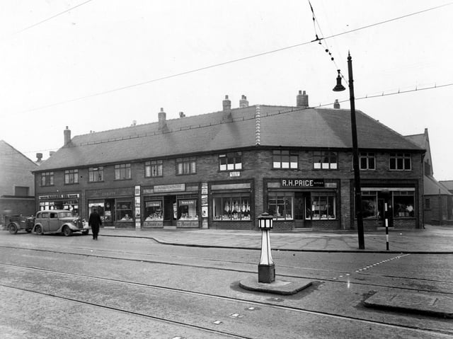 Enjoy these unseen photos of Belle Isle down the decades. PICS:  Leeds Libraries, www.leodis.net