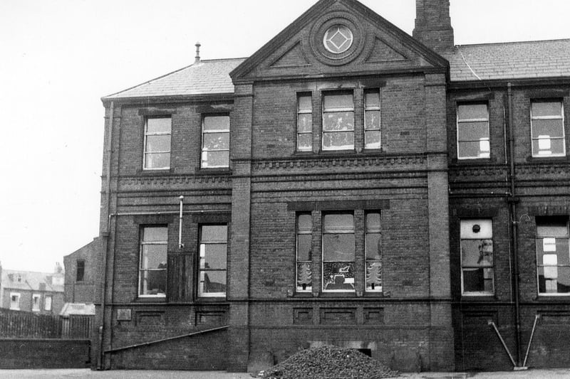 Beckett Street School built in 1885. The school eventually became known as Lincoln Green Primary School but the building was demolished and the site is now a car park for St. James's Hospital.