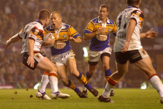 Andrew Dunemann takes on Iestyn Harris during the 2005 Super League Grand Final. Picture by Steve Riding.