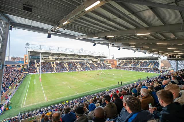 The crowd watch at Emerald Headingley. Picture: Allan McKenzie/SWpix.com.