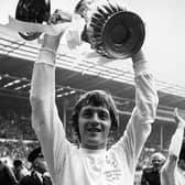 Former Leeds United striker Allan Clarke lifts the FA Cup at Wembley. (Getty)