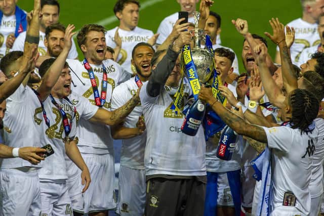 Leeds United head coach Marcelo Bielsa celebrates lifting the Championship trophy with his players. (Tony Johnson)