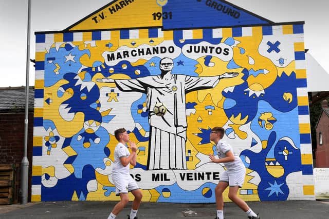Identical twins Kailen Hatfield (right) and his brother Mason Hatfield. aged 12, pictured by the new mural unveiled in Leeds dedicated to Marcelo Bielsa.
