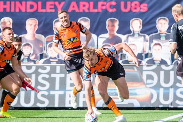 Picture by Allan McKenzie/SWpix.com - 08/08/2020 - Rugby League - Betfred Super League - Castleford Tigers v Catalans Dragons - Emerald Headingley Stadium, Leeds, England - Castleford's Michael Shenton scoring a try against Catalans.