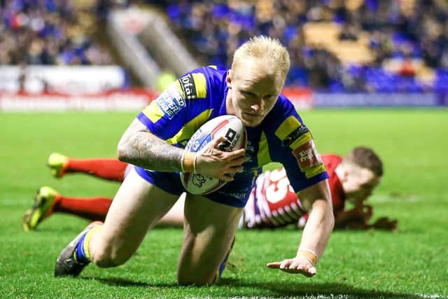 Rhys Evans scores for Warrington against Wigan in 2017. Picture by Alex Whitehead/SWpix.com.
