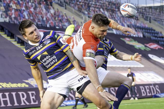 Tom Briscoe and St Helens' Tommy Makinson compete for possession. Picture by Allan McKenzie/SWpix.com.