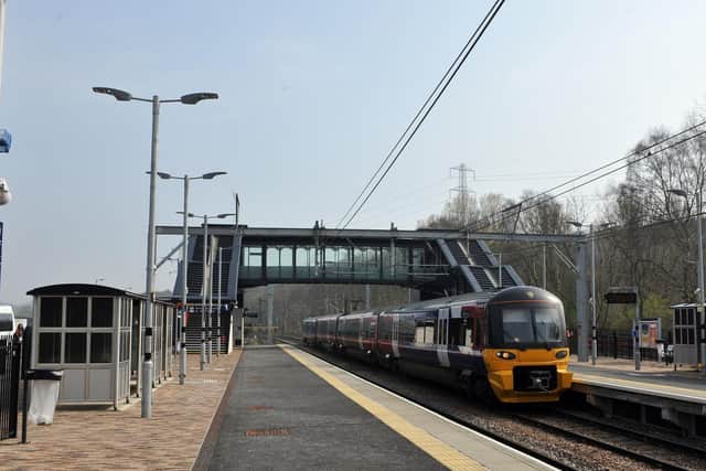There are major delays between Leeds and Shipley and Leeds and Guiseley