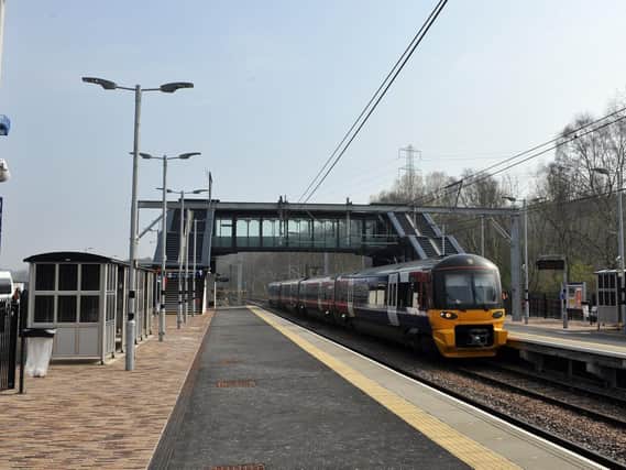 There are major delays between Leeds and Shipley and Leeds and Guiseley
