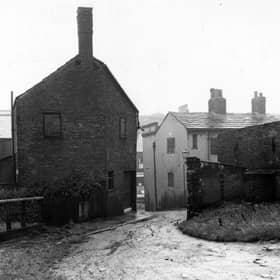 August 1952. Picture shows The Gang in Armley which is located at the back of Town Street.