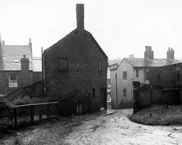 August 1952. Picture shows The Gang in Armley which is located at the back of Town Street.