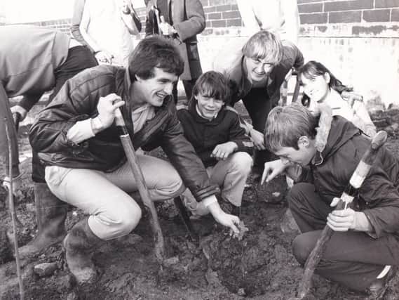 Frank Gray and Peter Barnes helped Leeds schoolchildren tackle a tricky job in November 1981.