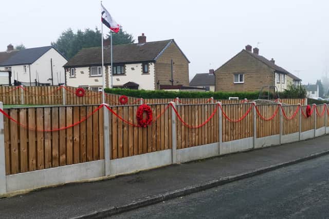 Poppies adorning fences in the cul-de-sac.