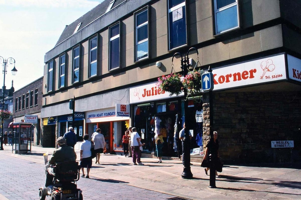 Leeds retro: 17 photos from the 1990s showcase shopping memories in Morley