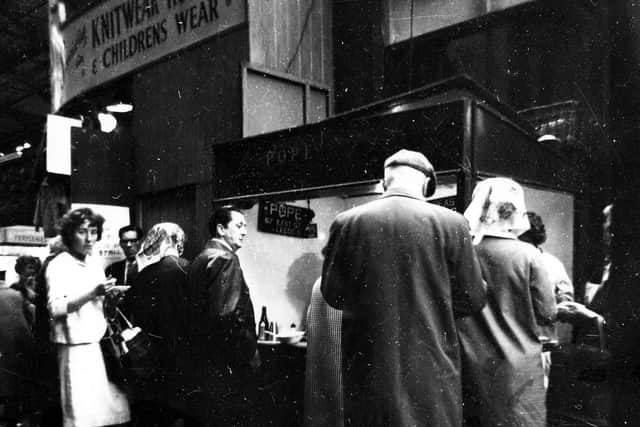 Do you remember this pie and pea stall at Kirkgate Market? PIC: Leeds Libraries, www.leodis.net