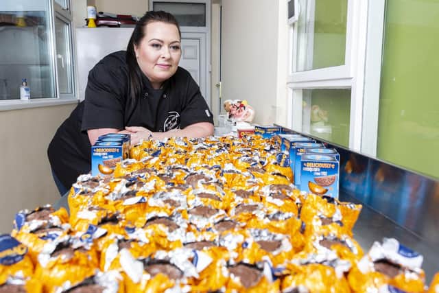 Cake decorator Chelle Holmes, 42, has previously turned the traditional Christmas treat into edible unicorns, pumpkins and even the Grinch using her icing skills.
SWNS