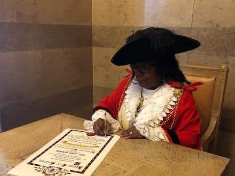 Lord Mayor of Leeds Coun Eileen Taylor signing the Freedom of Entry scroll.