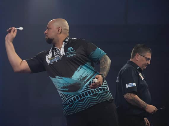 Devon Petersen in action against Gary Anderson. Picture by Lawrence Lustig/PDC.