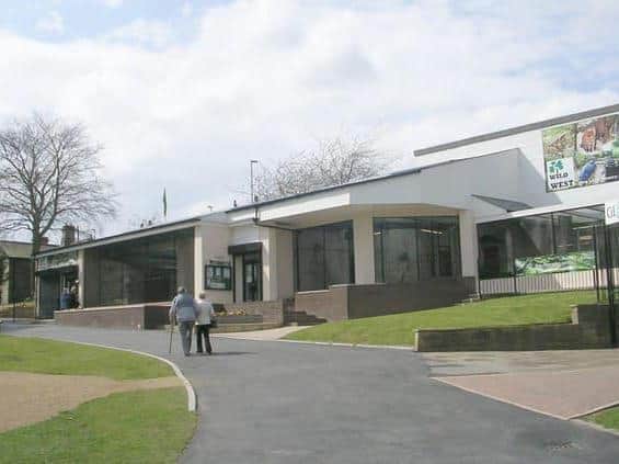 Pudsey residents have reacted with fury after the council confirmed plans to close a visitor centre in Pudsey Park - despite more than 85% of those consulted objecting.