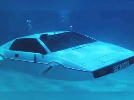 Police warn Leeds residents not to travel unless you have "a car like James Bond" as heavy flooding hits city
cc WYP